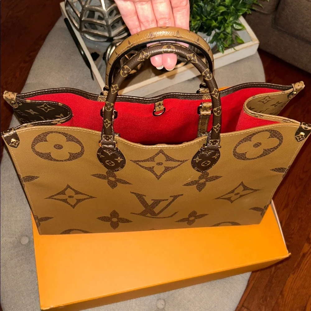 Louis Vuitton Onthego GM shoulder bag - Picture 5 of 17